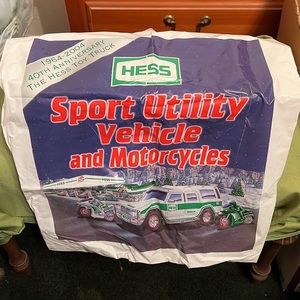 Hess 2004 40th anniversary toy truck UNOPENED